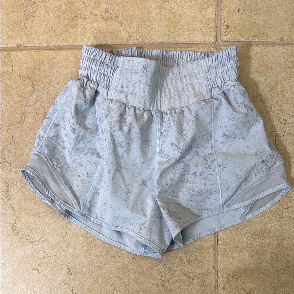 Lululemon Women's Gray/Blue 2.5 Hotty hot high rise shorts